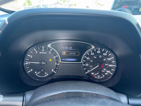 Used 2017 Nissan Pathfinder SV AWD/4WD image 16