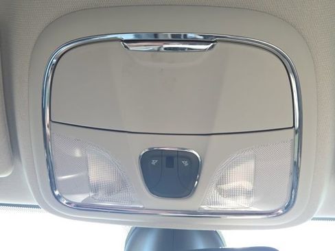 Used 2019 Jeep Cherokee Limited FWD image 29