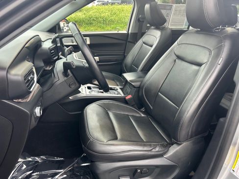 Used 2022 Ford Explorer Limited w/ Equipment Group 301A image 8