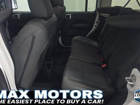 Used 2024 Jeep Wrangler Unlimited Sahara AWD/4WD image 14