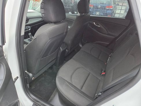 Used 2018 Hyundai Elantra GT FWD image 8