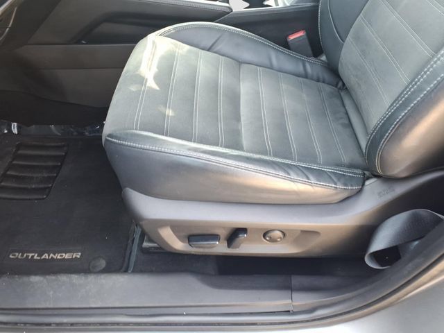 Used 2022 Mitsubishi Outlander SE FWD image 16