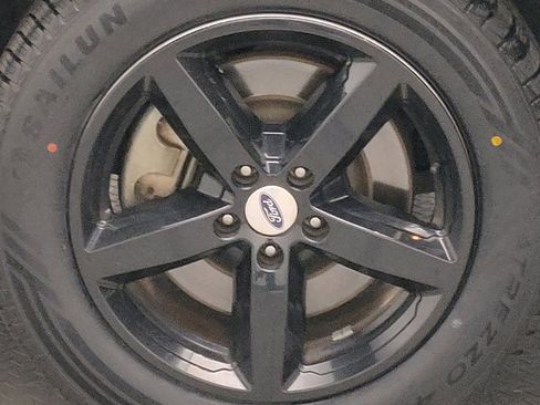Used 2019 Ford Explorer XLT w/ Equipment Group 201A FWD image 31
