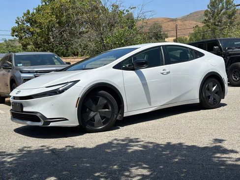 Used 2024 Toyota Prius Prime FWD image 1