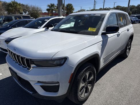Used 2023 Jeep Grand Cherokee 4WD 4xe image 4