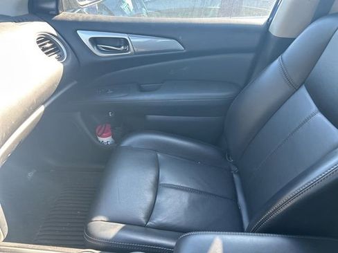 Used 2018 Nissan Pathfinder SL image 7