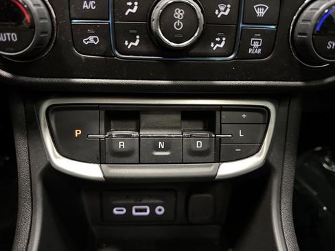 Used 2024 GMC Terrain SLT w/ Infotainment Package II image 23