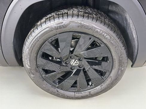 New 2026 Volkswagen Atlas SE FWD image 32