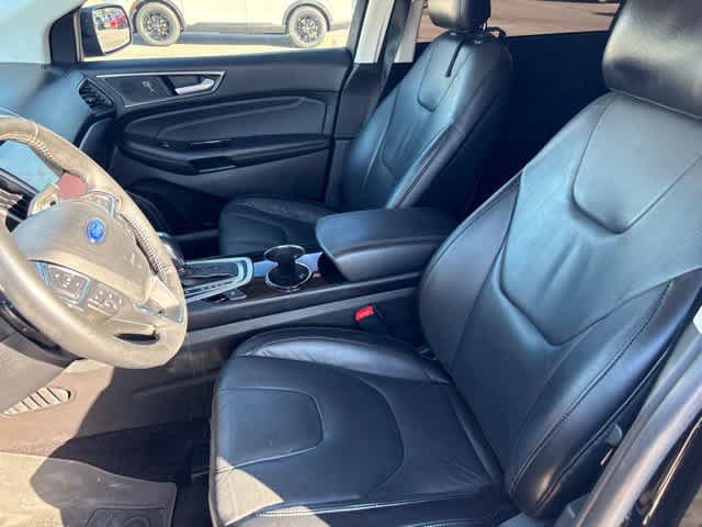 Used 2017 Ford Edge Titanium w/ Technology Package FWD image 11
