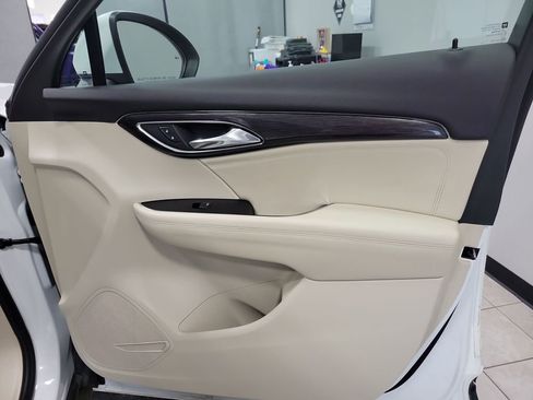 Used 2022 Buick Envision Essence w/ Safety Package FWD image 25