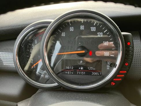 Used 2017 MINI Cooper 4-Door Hardtop image 3