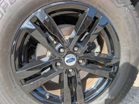 Used 2022 Ford Explorer XLT AWD/4WD image 7