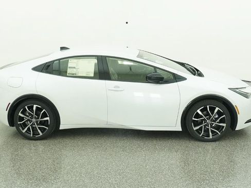 New 2026 Toyota Prius Plug-In Hybrid FWD image 11