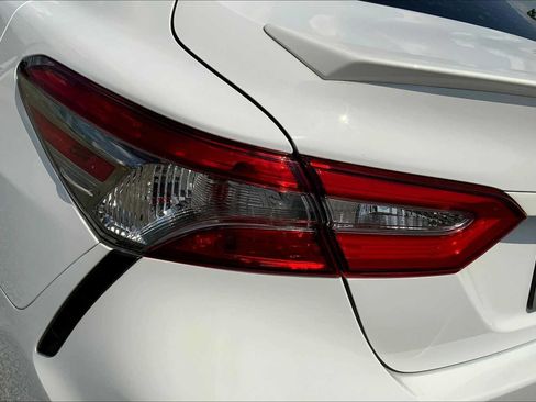 Used 2018 Toyota Camry SE FWD image 25
