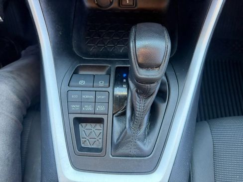 Used 2020 Toyota RAV4 LE w/ All Weather Liner Package AWD/4WD image 21