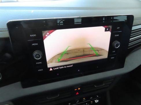 New 2026 Volkswagen Jetta SE FWD image 19