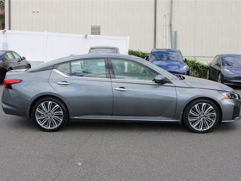 Used 2023 Nissan Altima 2.5 SL image 9