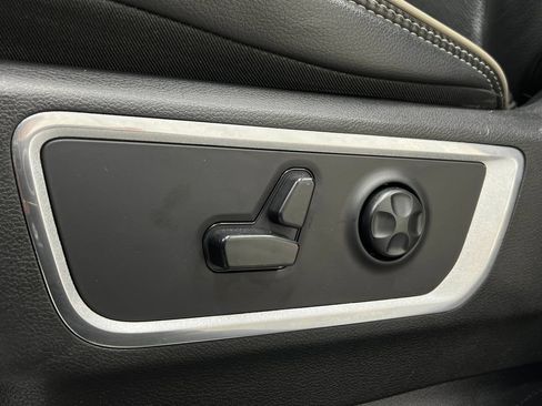 Used 2019 RAM 1500 Laramie w/ Sport Appearance Package AWD/4WD image 16