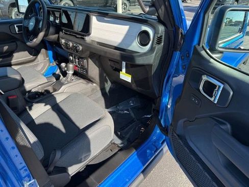 New 2025 Jeep Gladiator Willys image 14