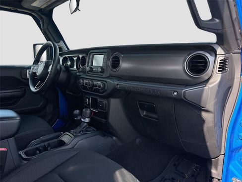 Used 2021 Jeep Wrangler Sport AWD/4WD image 31