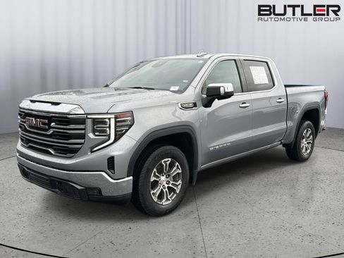 Used 2025 GMC Sierra 1500 SLT image 2