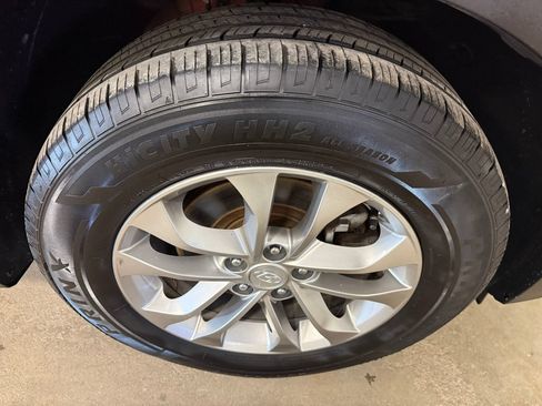 Used 2019 Hyundai Santa Fe SEL FWD image 14