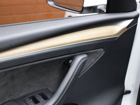 Used 2023 Tesla Model Y Long Range image 17