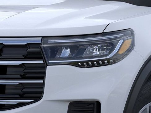 New 2026 Ford Explorer Active RWD image 18