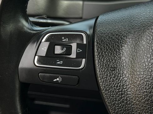 Used 2014 Volkswagen Tiguan S image 17