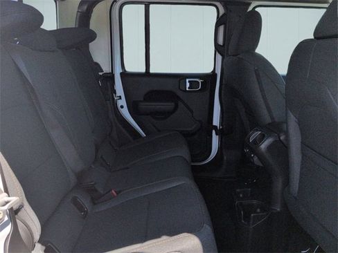 New 2025 Jeep Gladiator Sport image 29