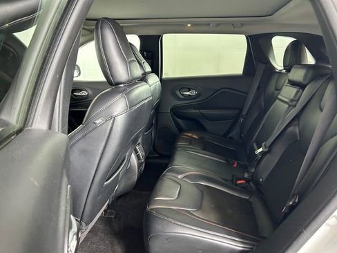Used 2019 Jeep Cherokee Trailhawk w/ Comfort/Convenience Group AWD/4WD image 26