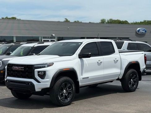 Used 2024 GMC Canyon Elevation w/ Convenience Package AWD/4WD image 32