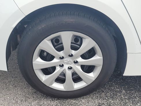 Used 2025 Toyota Corolla LE image 9