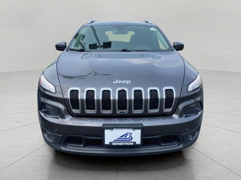 Used 2018 Jeep Cherokee Latitude Plus w/ Cold Weather Group AWD/4WD image 4