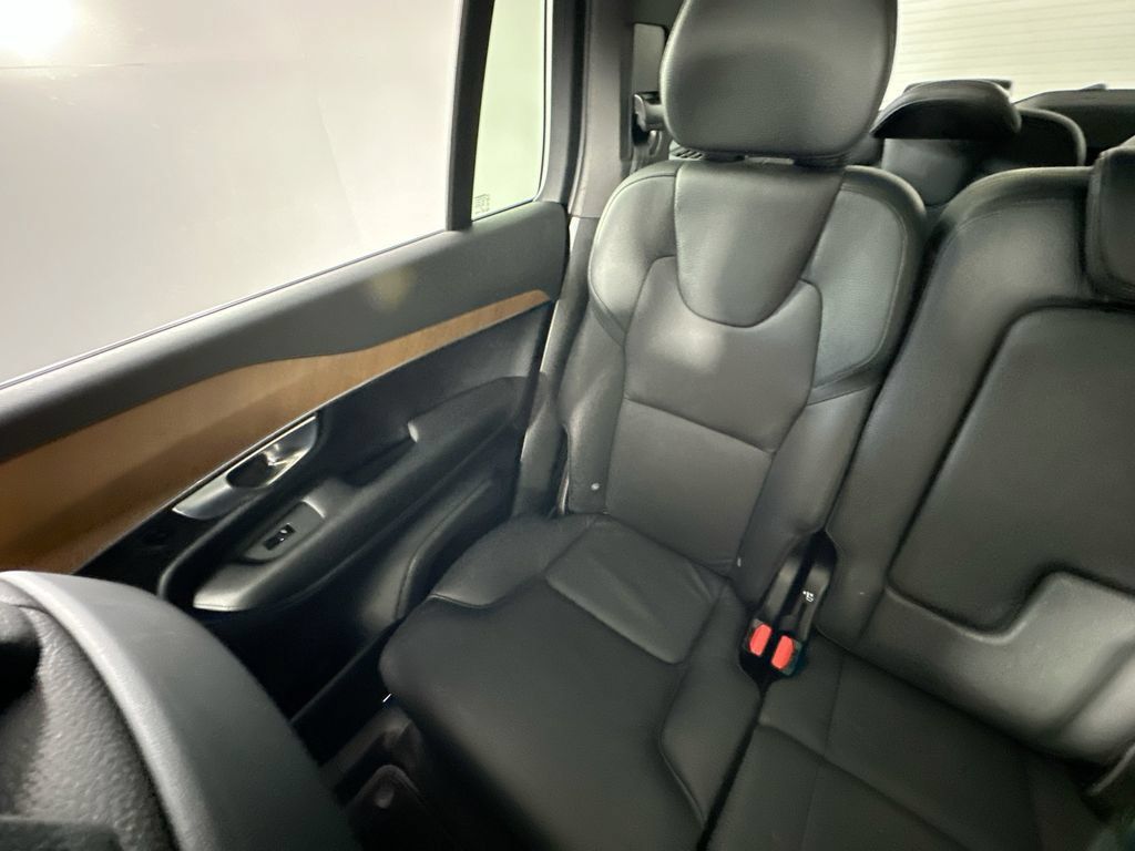 Used 2024 Volvo XC90 B5 Plus AWD/4WD image 12