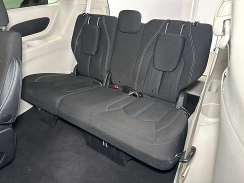 Used 2020 Chrysler Voyager LX FWD image 23