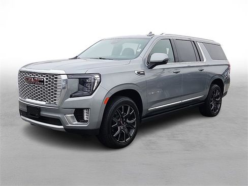 Certified 2023 GMC Yukon XL Denali image 3