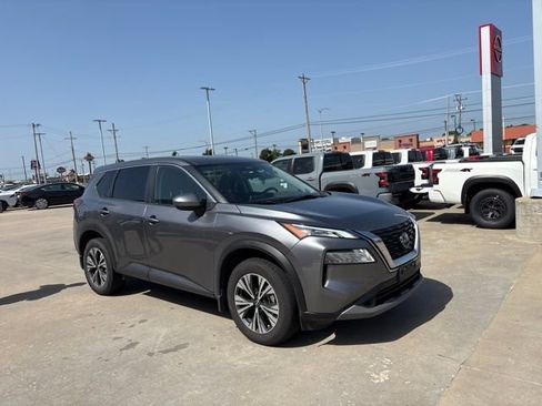 Used 2023 Nissan Rogue SV FWD image 2