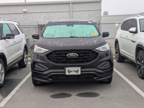 Used 2022 Ford Edge SE w/ Black Appearance Package image 3