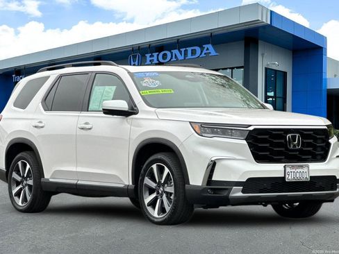 Certified 2025 Honda Pilot Elite image 2