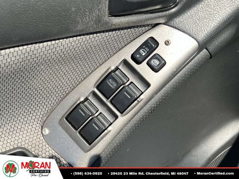 Used 2008 Pontiac Vibe w/ Sun And Sound Package FWD image 15