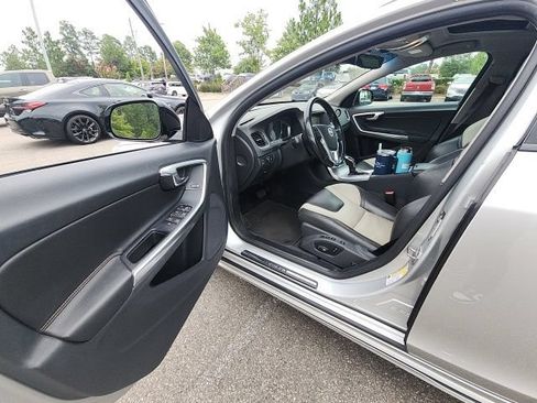 Used 2017 Volvo V60 T5 Cross Country w/ Convenience Package AWD/4WD image 18