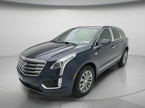 Used 2017 Cadillac XT5 Luxury w/ Driver Awareness Package FWD image 3