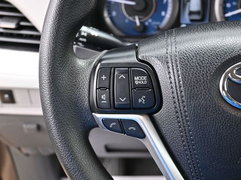 Used 2020 Toyota Sienna LE AWD/4WD image 17
