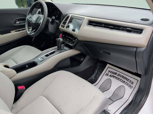 Used 2022 Honda HR-V EX image 11