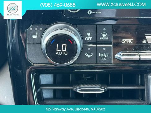 Used 2022 Toyota Highlander XLE AWD/4WD image 19