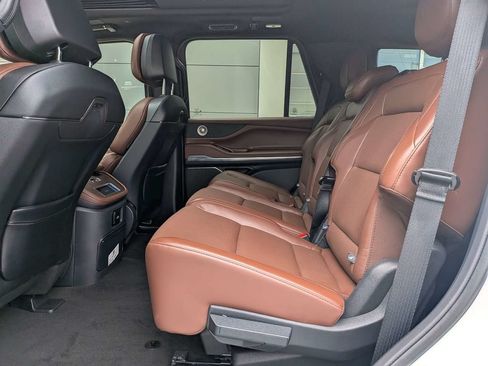 Certified 2025 Lincoln Navigator Reserve AWD/4WD image 15