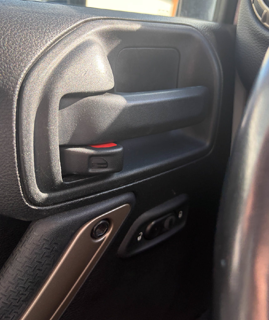 Used 2016 Jeep Wrangler Unlimited Sahara AWD/4WD image 11