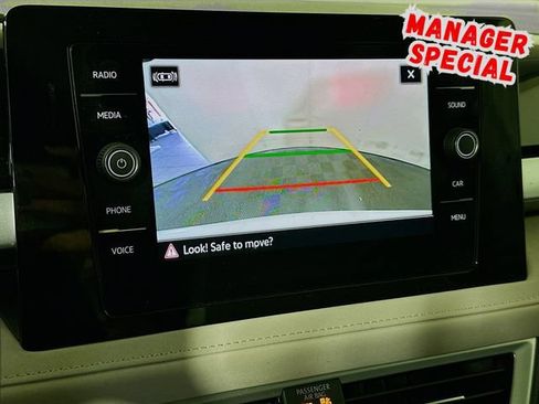 Used 2025 Volkswagen Taos SE FWD image 16