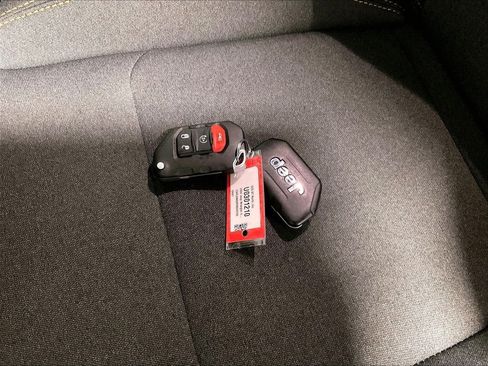 Used 2024 Jeep Wrangler Unlimited w/ Convenience Group AWD/4WD image 30